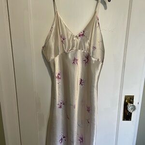 Private Luxuries ivory white flower night slip. Size medium.